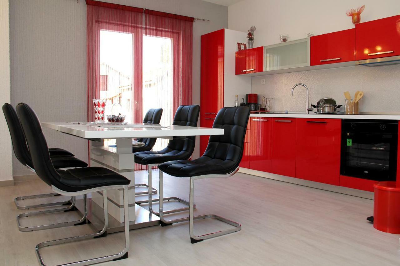 Apartmani Corleone Bilice Exterior photo
