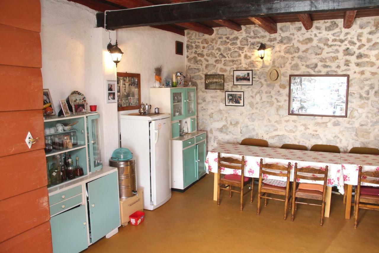 Apartmani Corleone Bilice Exterior photo